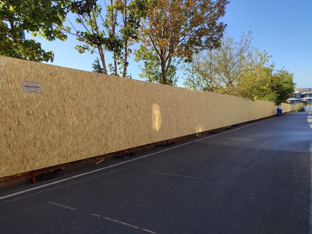 İstanbul Zeytinburnu  İnşaat çevresi reklam panosu